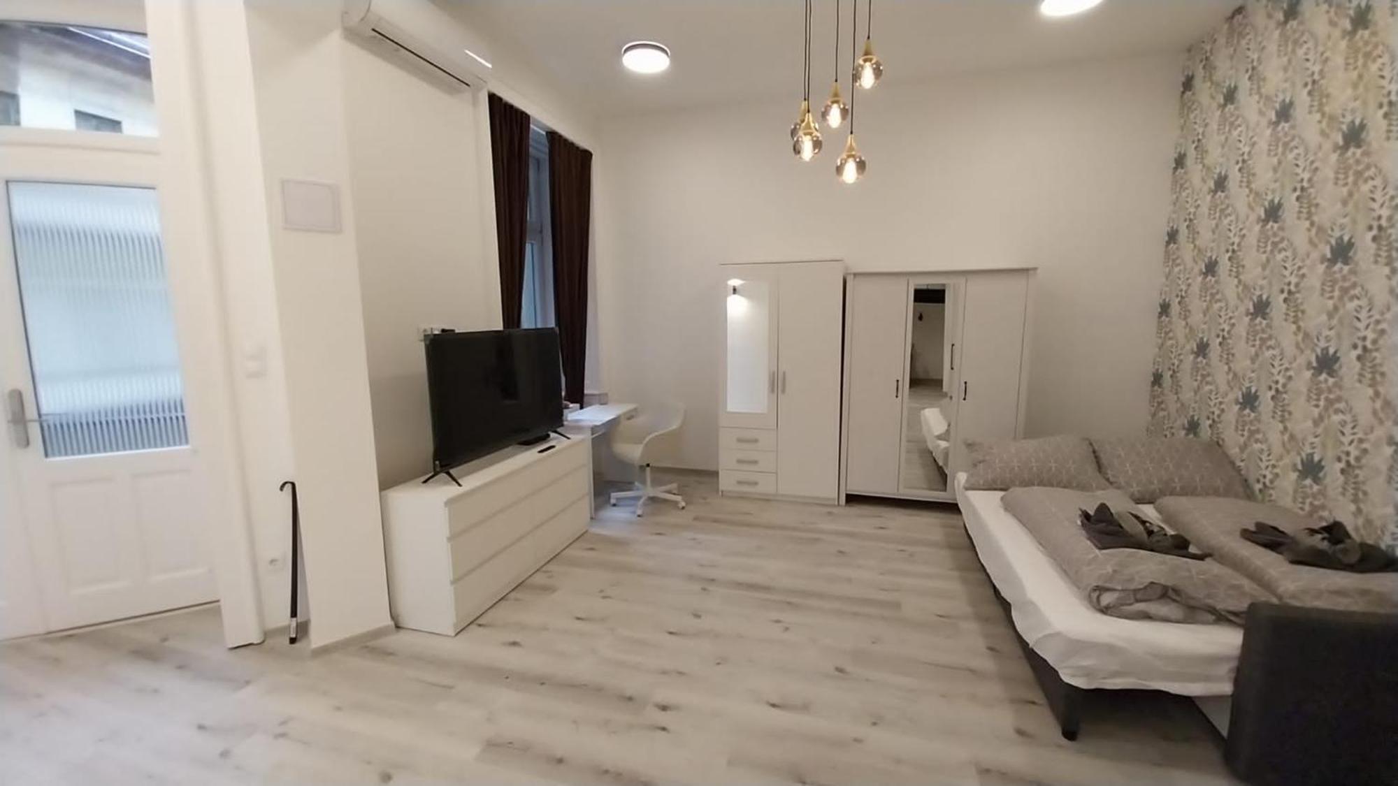 Szekely Apartment Near Deak Ferenc Square With Free Parking In Garage Boedapest Buitenkant foto