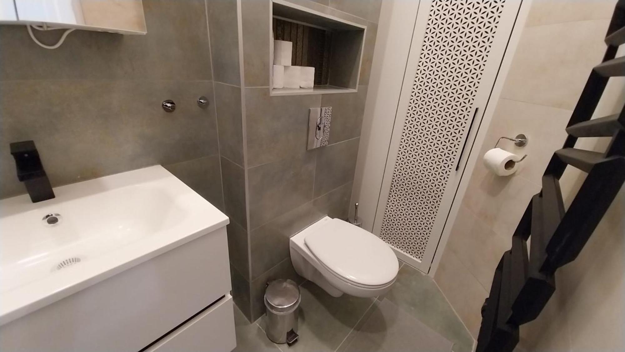 Szekely Apartment Near Deak Ferenc Square With Free Parking In Garage Boedapest Buitenkant foto