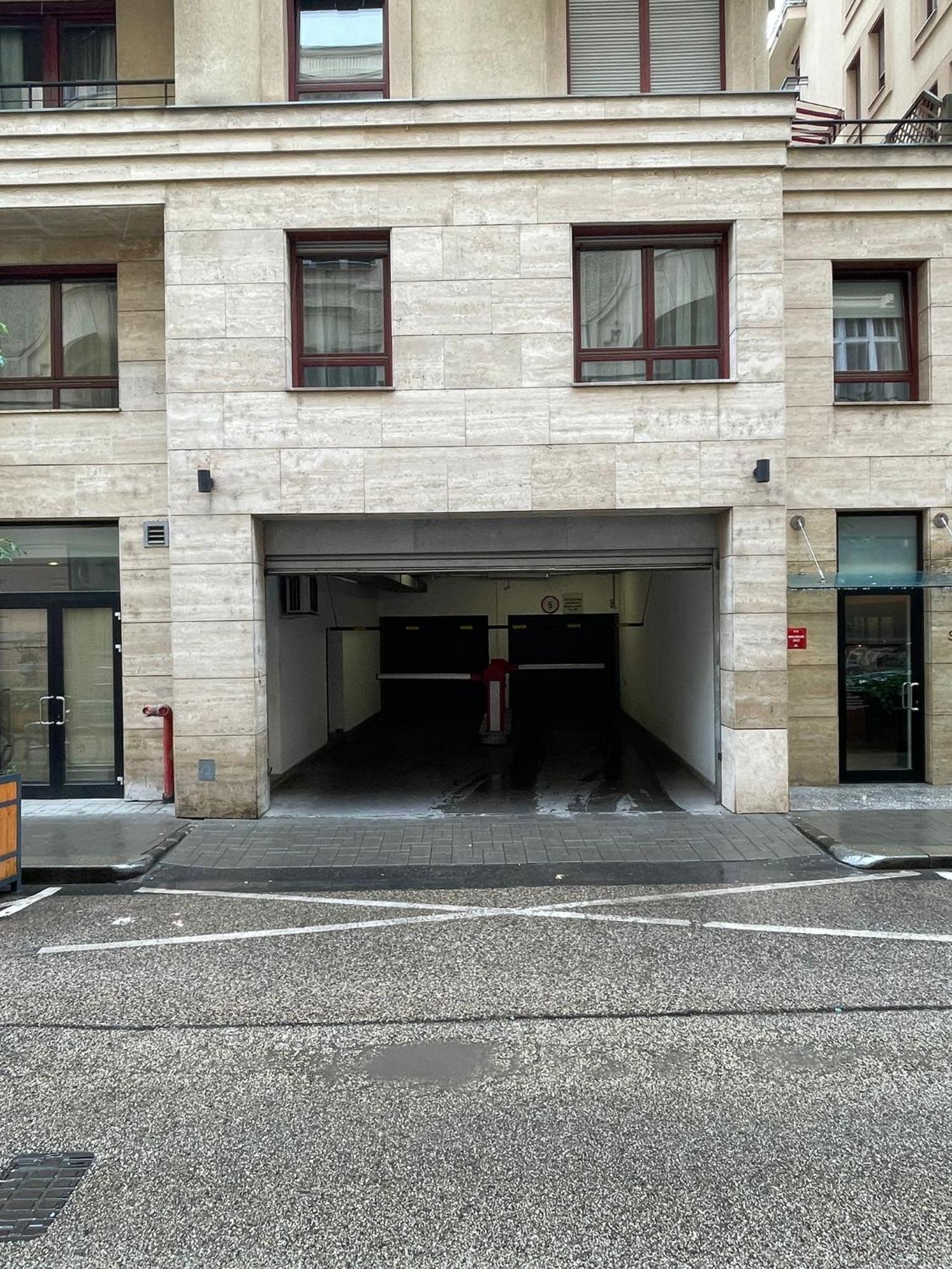 Szekely Apartment Near Deak Ferenc Square With Free Parking In Garage Boedapest Buitenkant foto